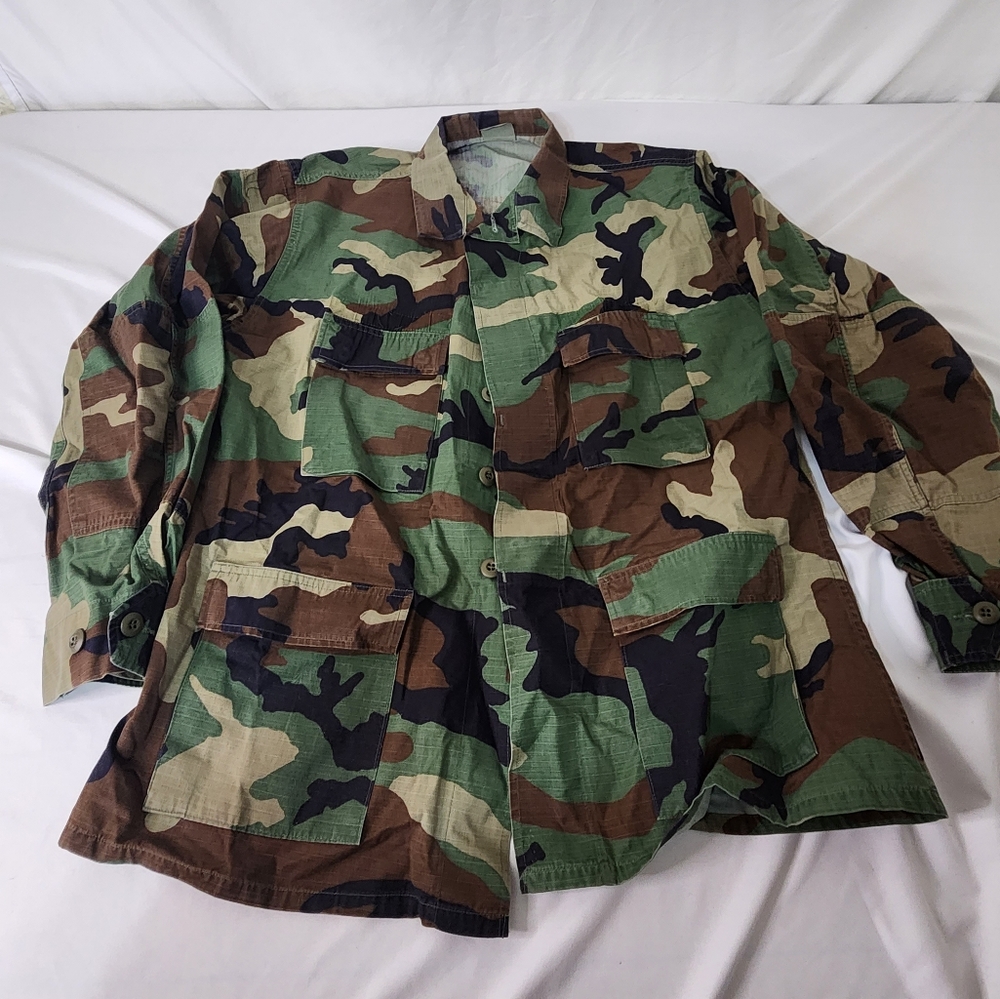 2 Camo Woodland Shirts Size Regular Large Long Sleeve button down